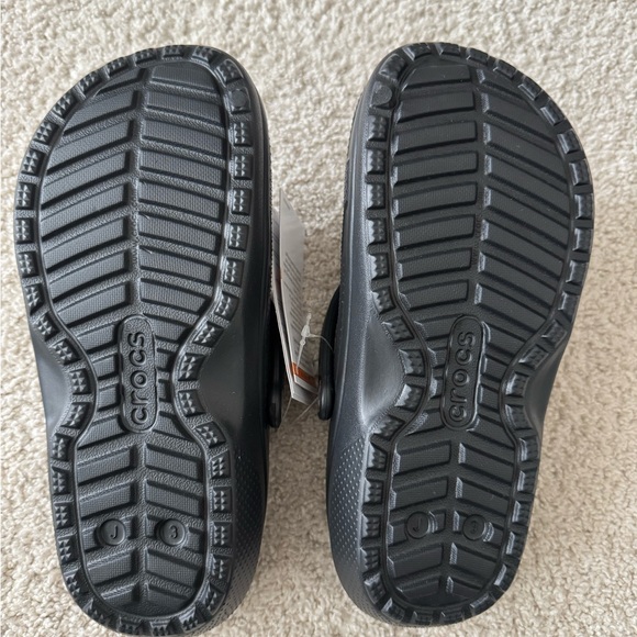 CROCS Kids Fuzzy Lined  - Black J3 - Picture 2 of 3